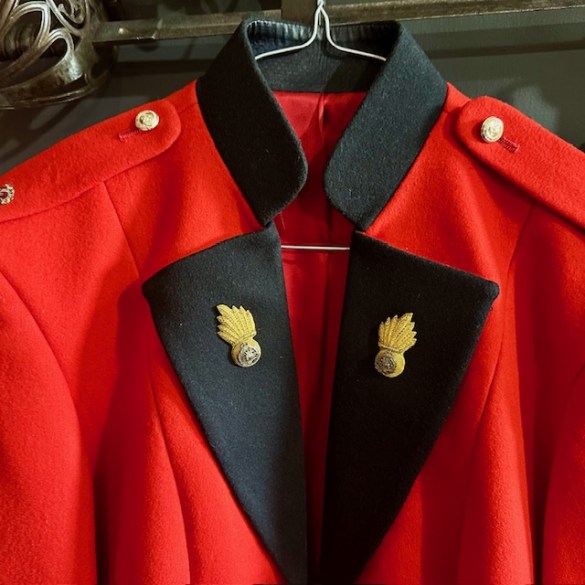 QEII (1953-2022) Female Officers Royal Fusiliers Majors Mess Jacket 2